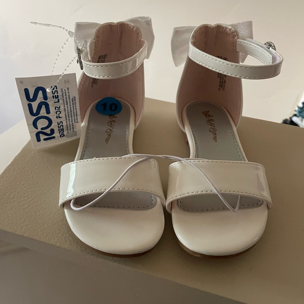 **NWT - Toddler Size 10** White Bow Shoe
